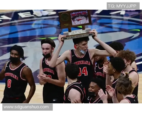 霍姆格伦外线接球淡定晃飞防守三分稳稳命中展现进化最大实力