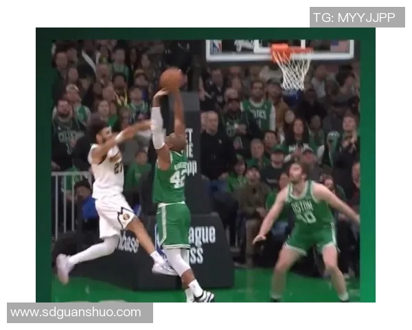 老将霍福德底角三分命中助勇士反超掘金比分